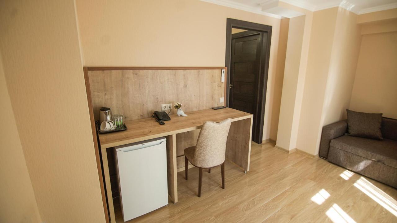 Hotel Juralius Tbilisi Esterno foto