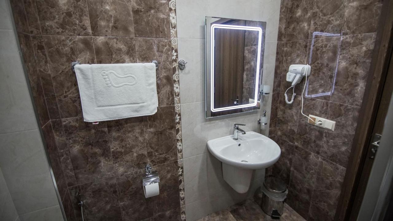 Hotel Juralius Tbilisi Esterno foto