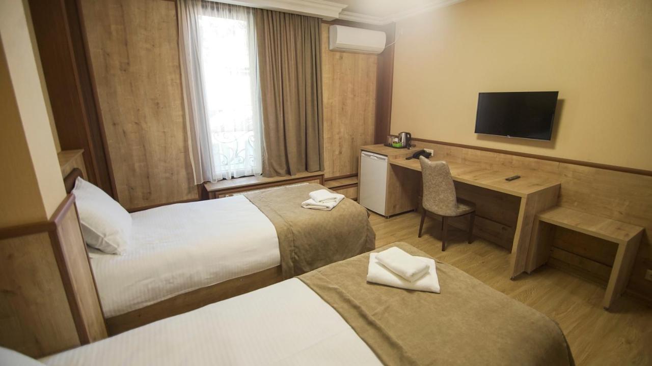 Hotel Juralius Tbilisi Esterno foto