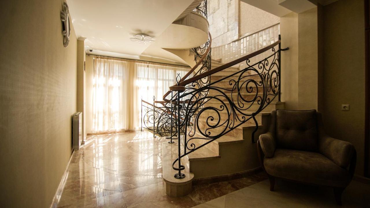 Hotel Juralius Tbilisi Esterno foto